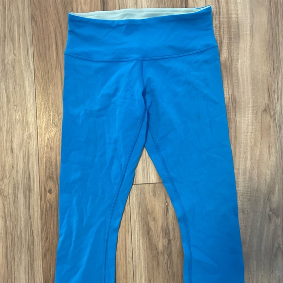 LULULEMON CAPRIS / CROPPED LEGGINGS - Picture 3 of 4